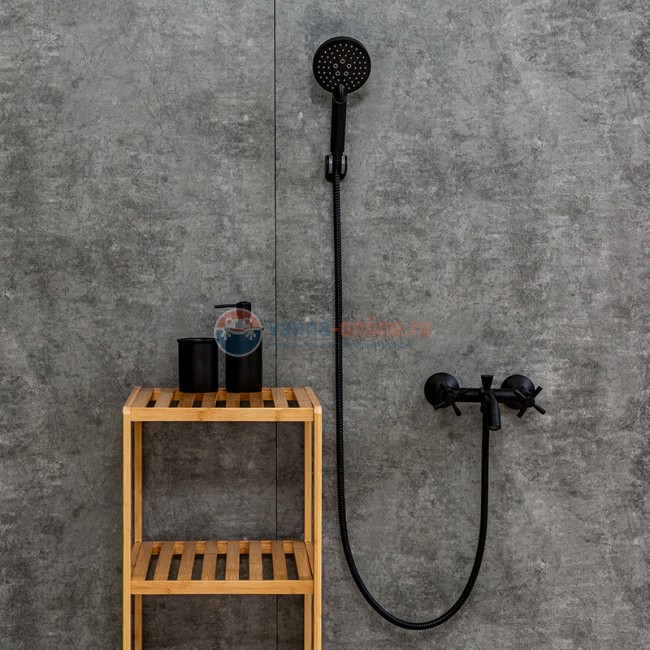 Смеситель Orange Mia M34-300B для ванны с душевым гарнитуром, черный Смеситель Orange Mia M34-300B для ванны с душевым гарнитуром, черный