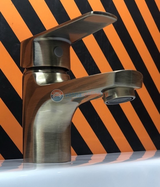 Смеситель Orange Loop M26-021AB для раковины, античная бронза Смеситель Orange Loop M26-021AB для раковины, античная бронза