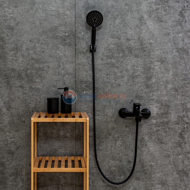 Смеситель Orange Aristo M19-300B для ванны с душевым гарнитуром, черный Смеситель Orange Aristo M19-300B для ванны с душевым гарнитуром, черный