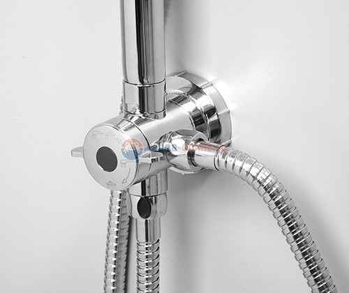 Душевая стойка WasserKRAFT А045 с верхним душем 246*190 мм, хром Душевая стойка WasserKRAFT А045 с верхним душем 246*190 мм, хром
