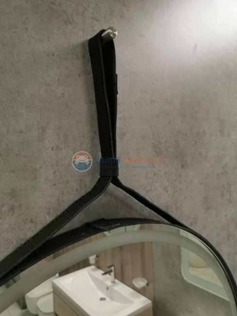 Зеркало Art&Max Milan AM-Mil-650-DS-F-Nero 65 см с подсветкой, на ремне из черной кожи